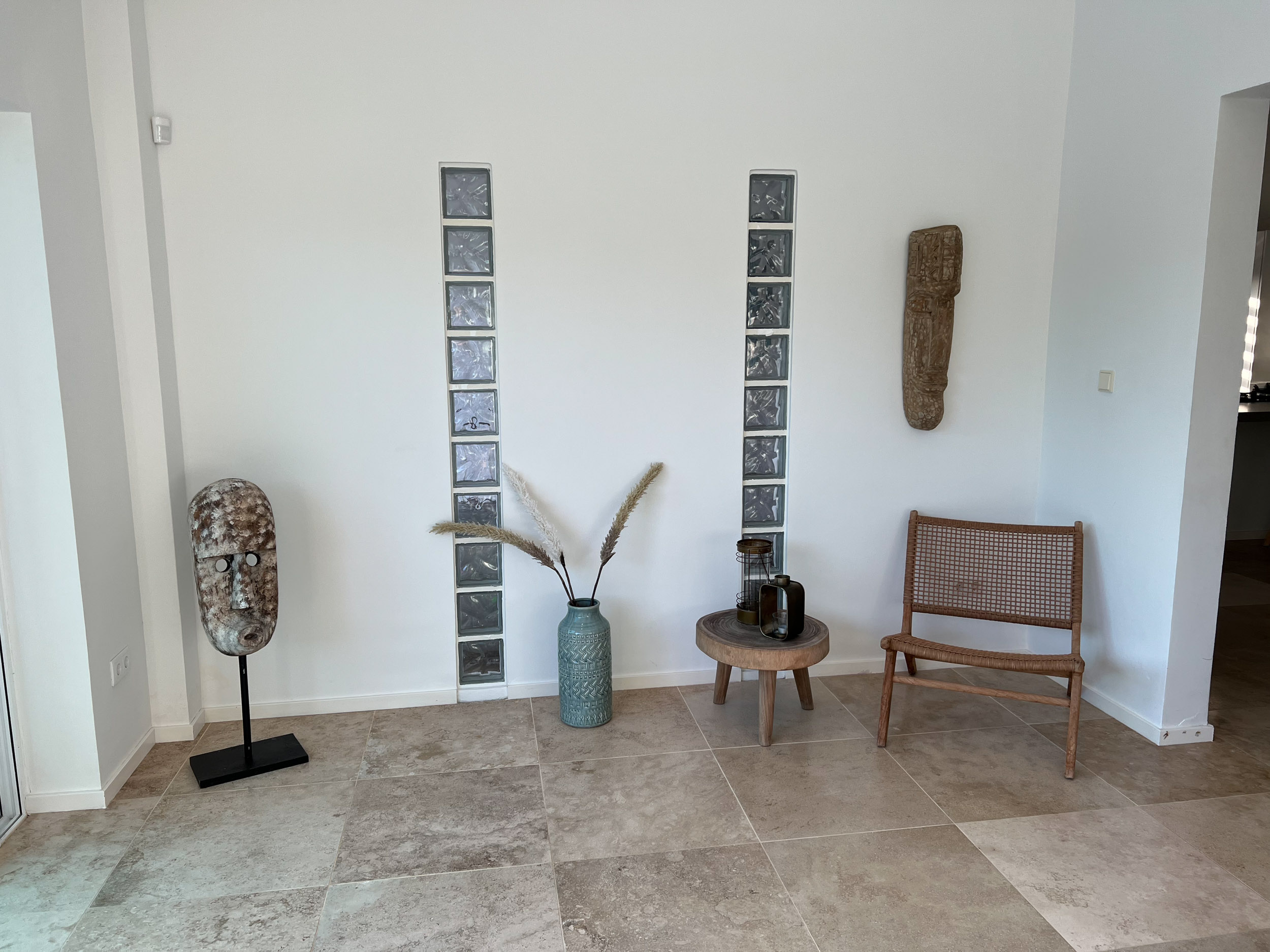Leeshoekje met Ibiza chair Villa Bajano